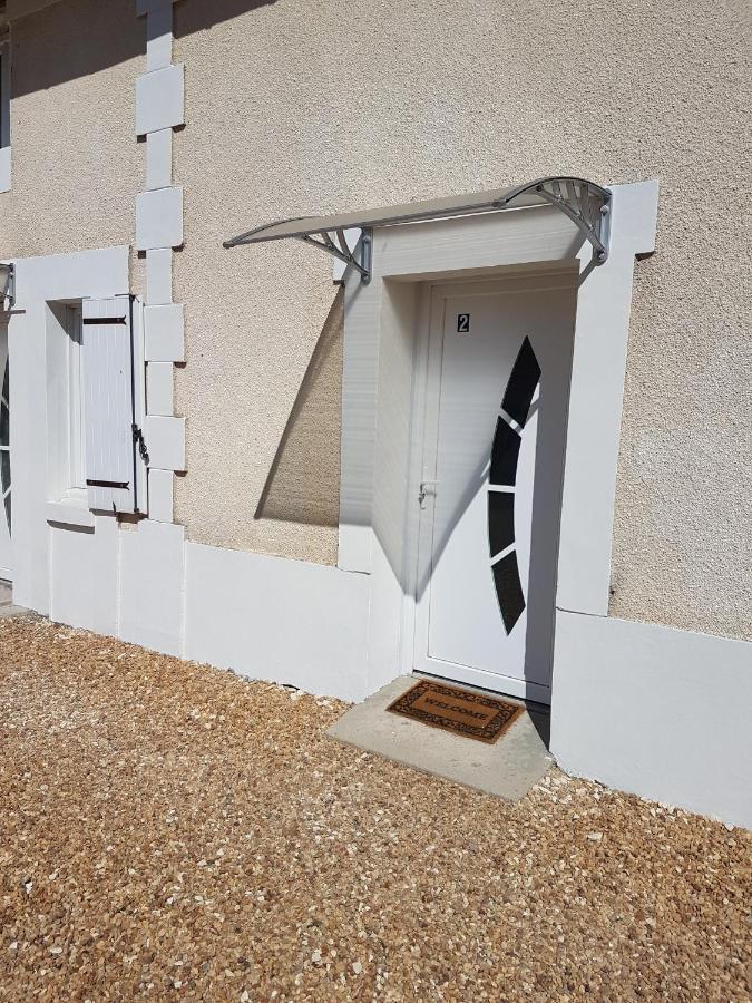 02 - Tres Joli 2 Pieces Avec 3 Lits Pouvant Accueillir Jusqu'A 5 Personnes, Situe Au Rdc Avec Entree Independante, Une Place De Parking Reservee Devant L'Entree Et Terrasse Sur L'Arriere Donnant Sur Parc Arbore, Tout Le Linge De Maison Est Fourni Razac-sur-lʼIsle Exteriör bild