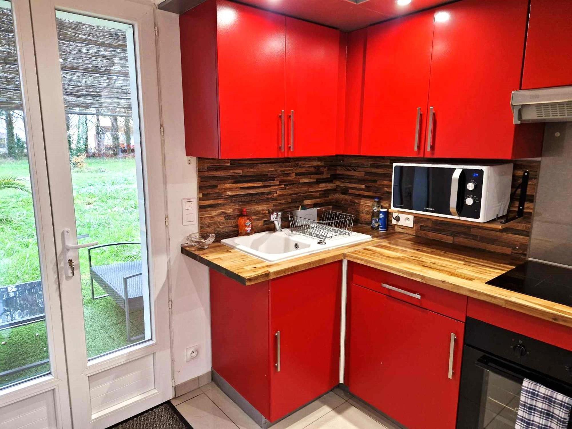 02 - Tres Joli 2 Pieces Avec 3 Lits Pouvant Accueillir Jusqu'A 5 Personnes, Situe Au Rdc Avec Entree Independante, Une Place De Parking Reservee Devant L'Entree Et Terrasse Sur L'Arriere Donnant Sur Parc Arbore, Tout Le Linge De Maison Est Fourni Razac-sur-lʼIsle Exteriör bild