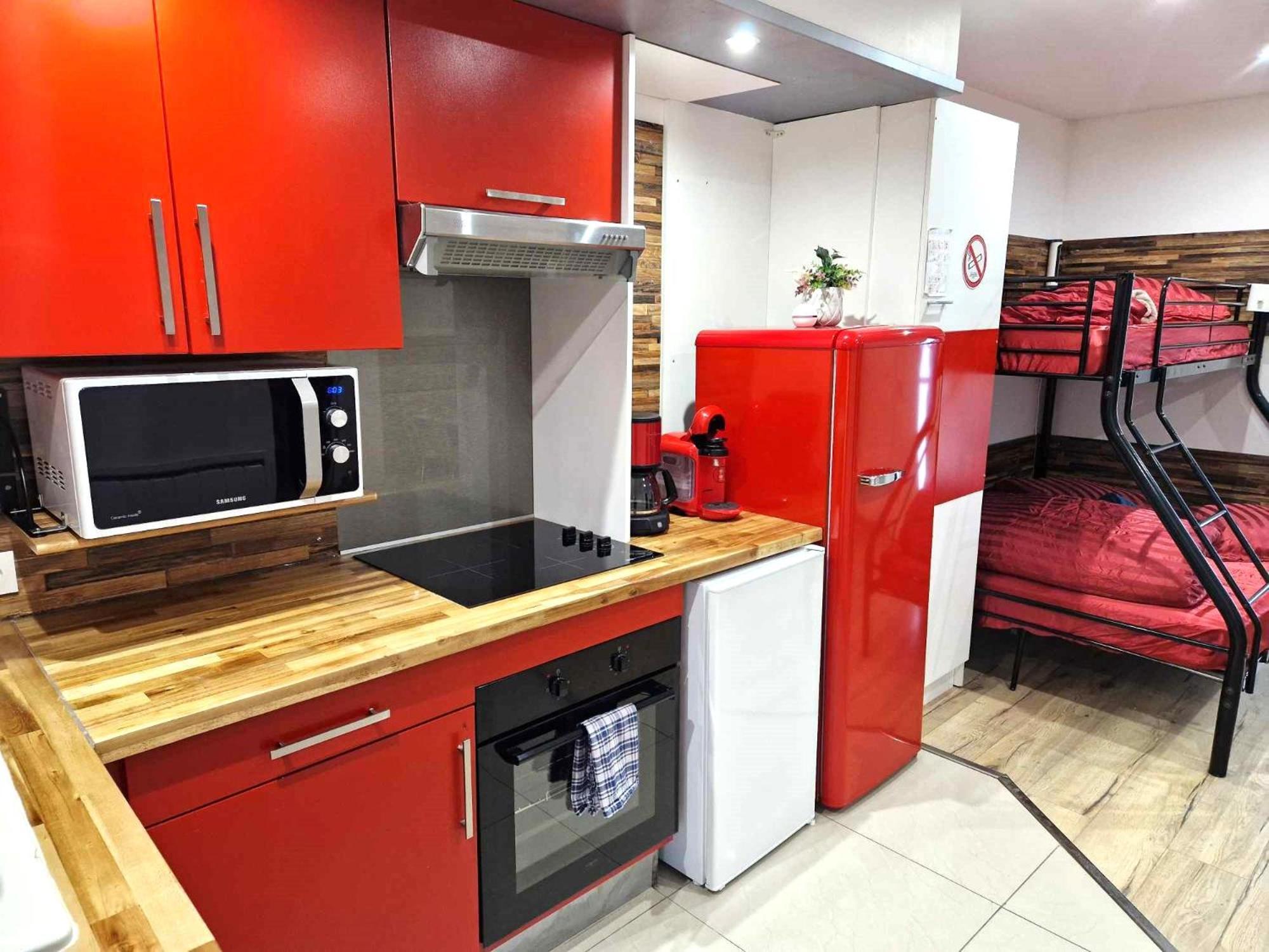 02 - Tres Joli 2 Pieces Avec 3 Lits Pouvant Accueillir Jusqu'A 5 Personnes, Situe Au Rdc Avec Entree Independante, Une Place De Parking Reservee Devant L'Entree Et Terrasse Sur L'Arriere Donnant Sur Parc Arbore, Tout Le Linge De Maison Est Fourni Razac-sur-lʼIsle Exteriör bild