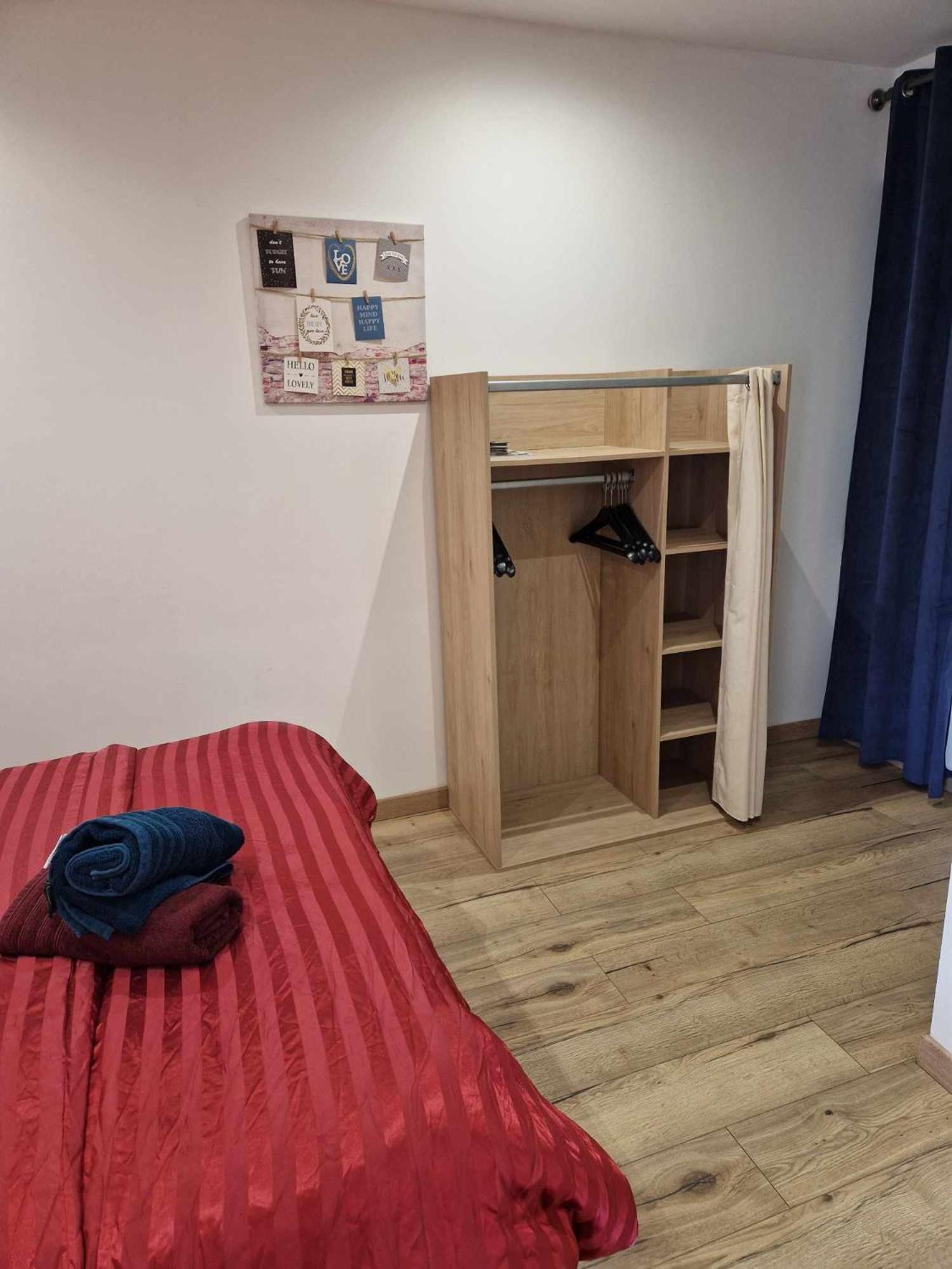 02 - Tres Joli 2 Pieces Avec 3 Lits Pouvant Accueillir Jusqu'A 5 Personnes, Situe Au Rdc Avec Entree Independante, Une Place De Parking Reservee Devant L'Entree Et Terrasse Sur L'Arriere Donnant Sur Parc Arbore, Tout Le Linge De Maison Est Fourni Razac-sur-lʼIsle Exteriör bild