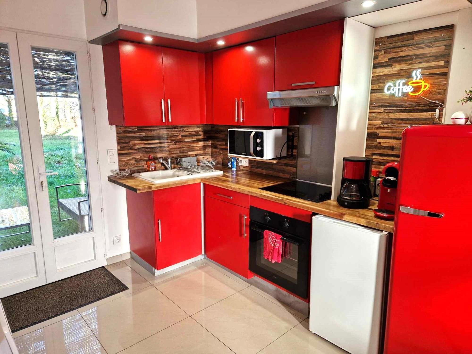 02 - Tres Joli 2 Pieces Avec 3 Lits Pouvant Accueillir Jusqu'A 5 Personnes, Situe Au Rdc Avec Entree Independante, Une Place De Parking Reservee Devant L'Entree Et Terrasse Sur L'Arriere Donnant Sur Parc Arbore, Tout Le Linge De Maison Est Fourni Razac-sur-lʼIsle Exteriör bild